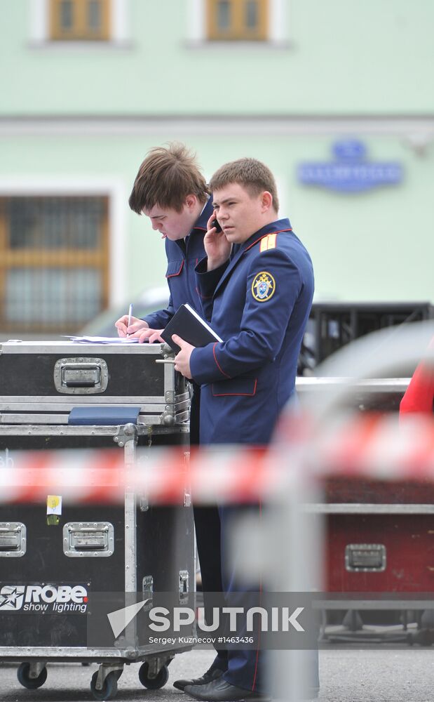 Worker dies during stage assembly on Bolotnaya Square