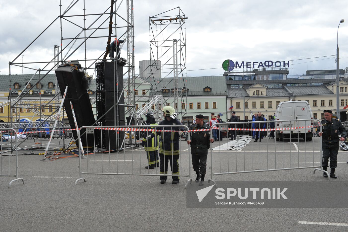 Worker dies during stage assembly on Bolotnaya Square