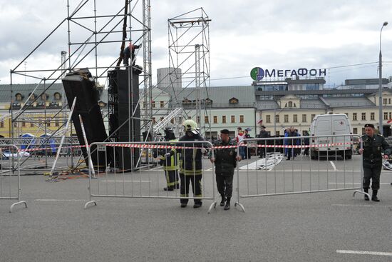 Worker dies during stage assembly on Bolotnaya Square