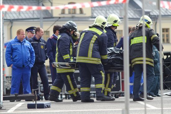 Worker dies during stage assembly on Bolotnaya Square