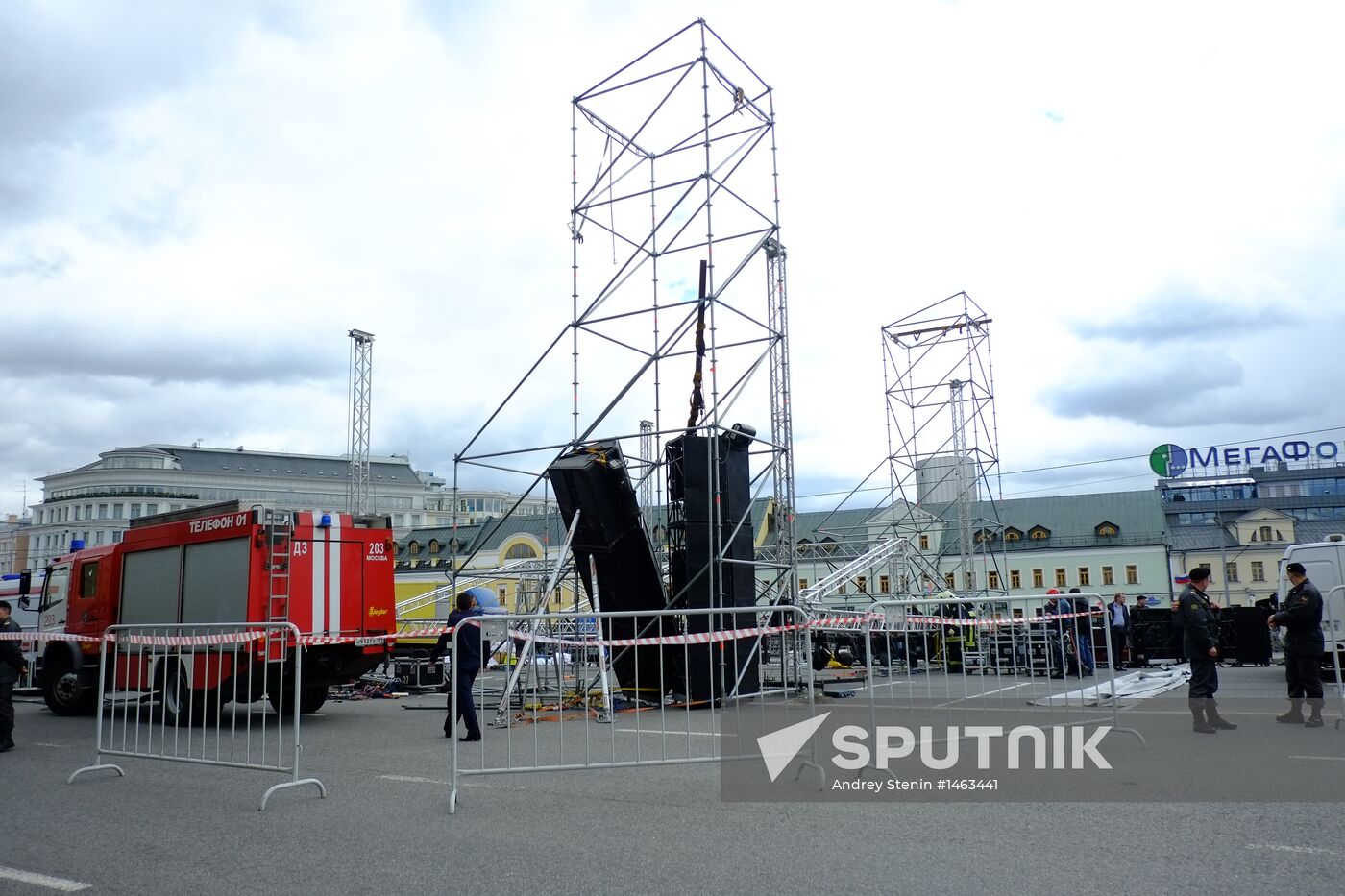 Worker dies during stage assembly on Bolotnaya Square