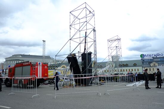 Worker dies during stage assembly on Bolotnaya Square