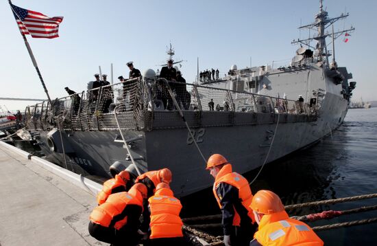US Navy's guided missile destroyer Lassen arrives in Vladivostok