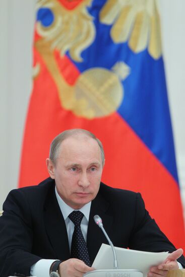 Kremlin meeting on progress in presidential edict implementation