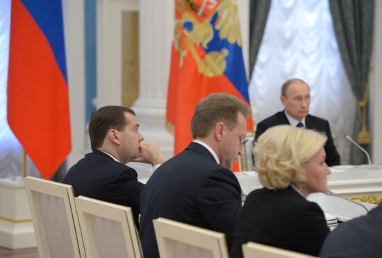 Kremlin meeting on progress in presidential edict implementation