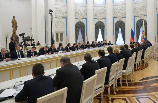 Kremlin meeting on progress in presidential edict implementation