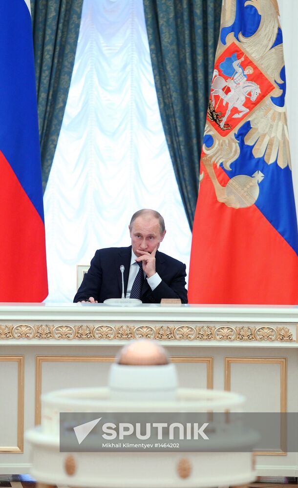 Kremlin meeting on progress in presidential edict implementation