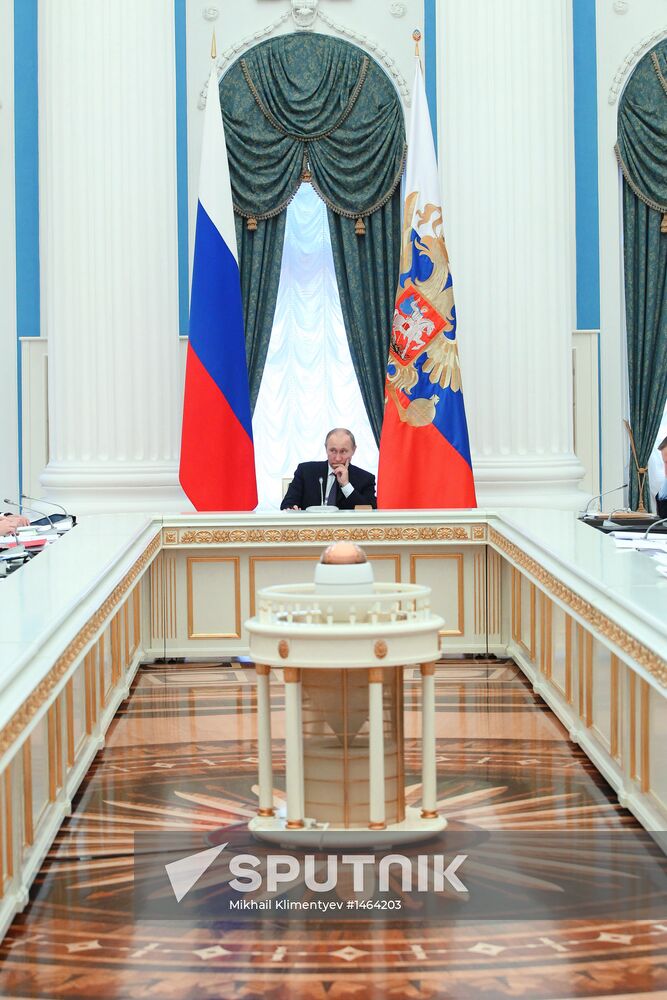 Kremlin meeting on progress in presidential edict implementation