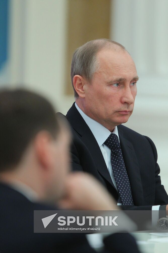 Kremlin meeting on progress in presidential edict implementation