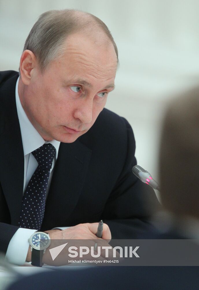 Kremlin meeting on progress in presidential edict implementation