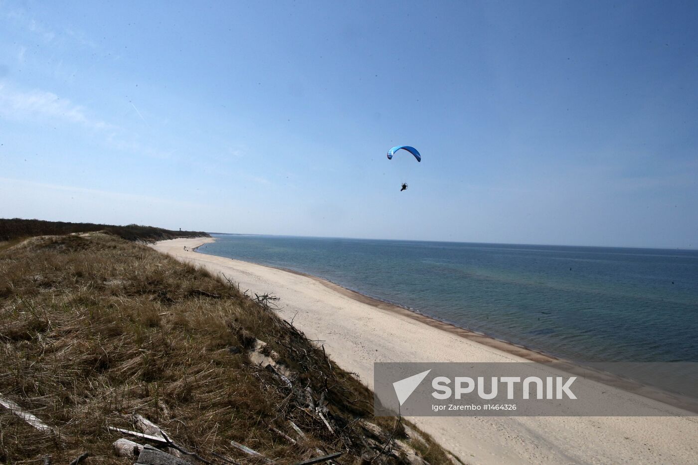 Paragliders patrol on Curonian Spit