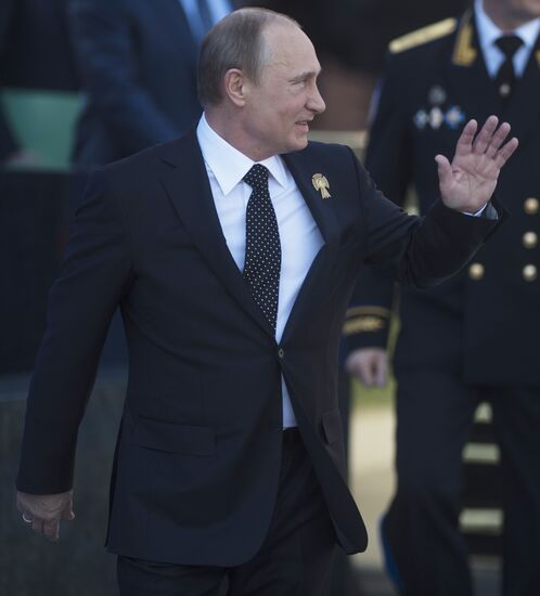 Vladimir Putin attends parade on Red Square