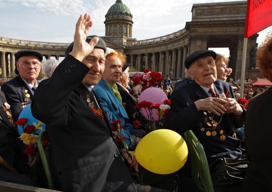 Veterans parade in St Petersburg