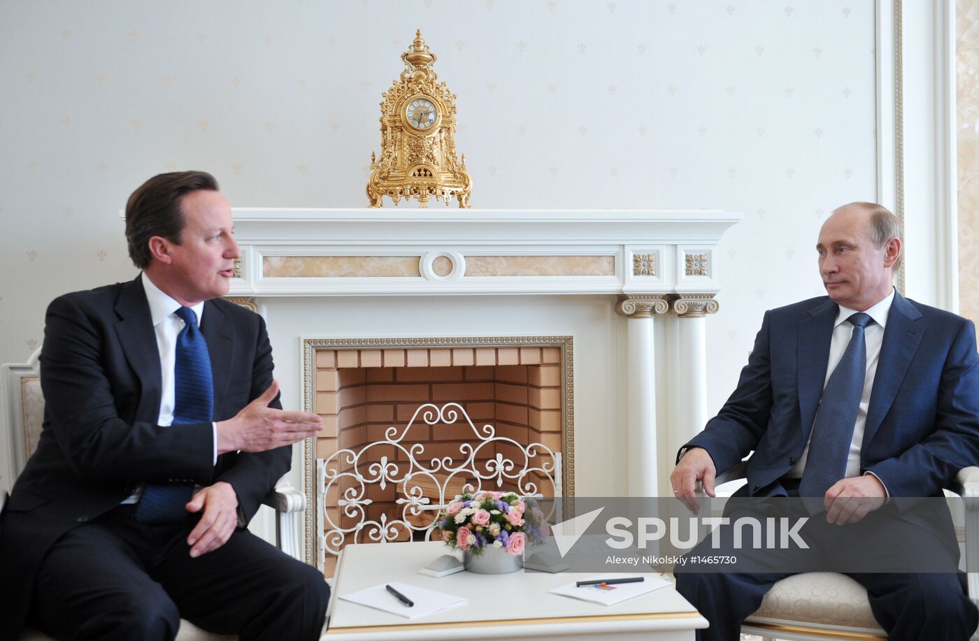 Vladimir Putin meets with David Cameron in Sochi