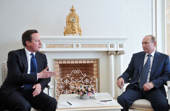 Vladimir Putin meets with David Cameron in Sochi