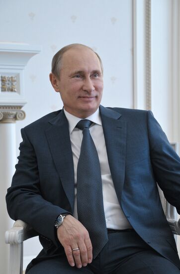 Vladimir Putin meets with David Cameron in Sochi