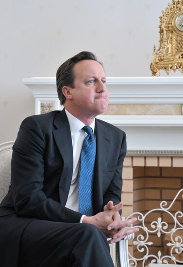 Vladimir Putin meets with David Cameron in Sochi