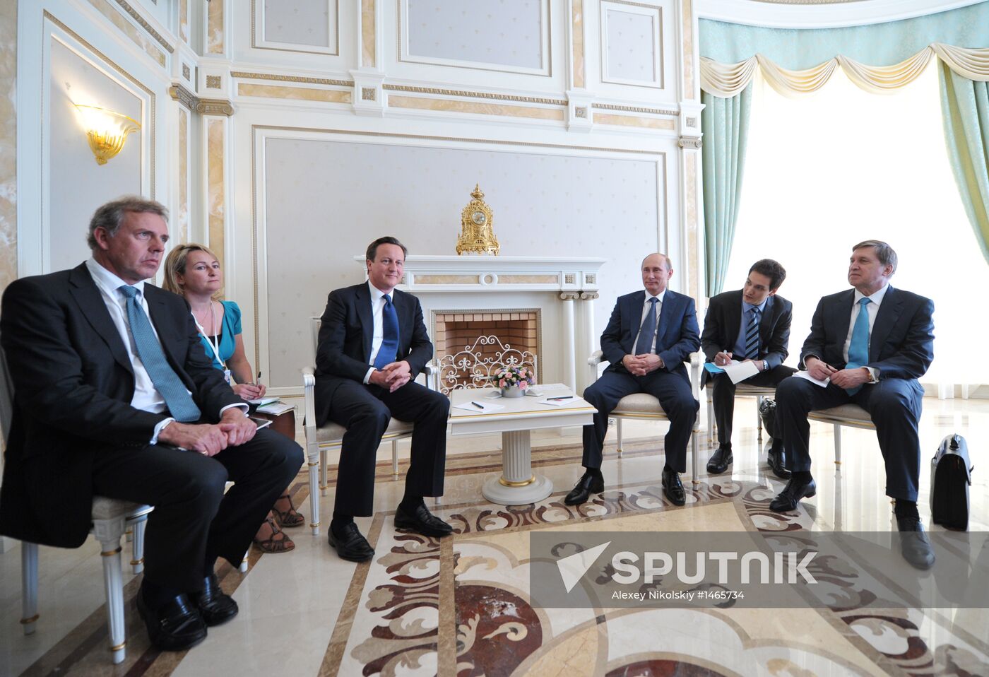 Vladimir Putin meets with David Cameron in Sochi