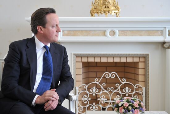 Vladimir Putin meets with David Cameron in Sochi