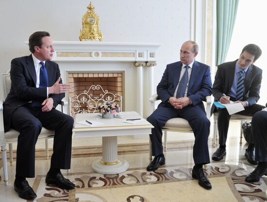 Vladimir Putin meets with David Cameron in Sochi