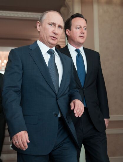 Vladimir Putin meets with David Cameron in Sochi