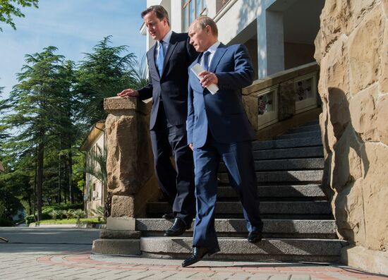 Vladimir Putin meets with David Cameron in Sochi