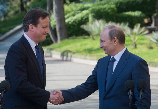 Vladimir Putin meets with David Cameron in Sochi