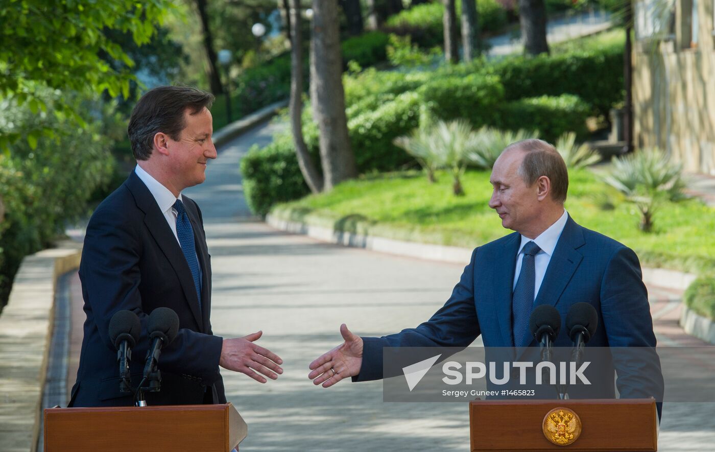 Vladimir Putin meets with David Cameron in Sochi