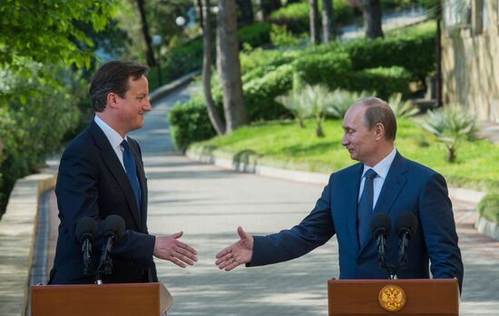 Vladimir Putin meets with David Cameron in Sochi