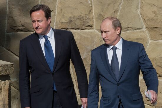 Vladimir Putin meets with David Cameron in Sochi