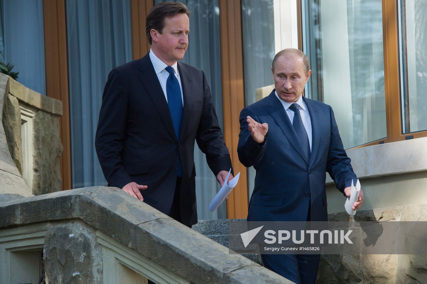 Vladimir Putin meets with David Cameron in Sochi