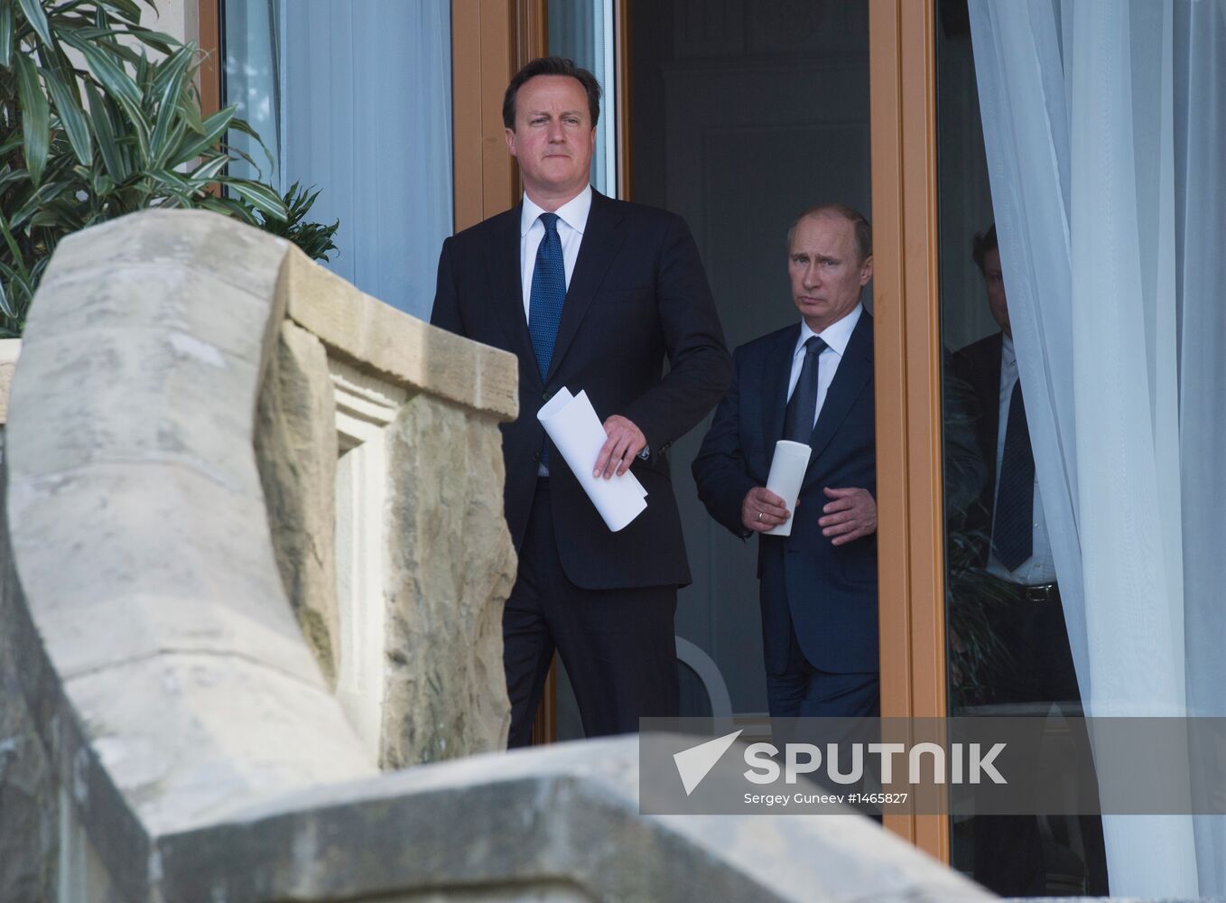 Vladimir Putin meets with David Cameron in Sochi