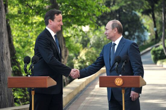 Vladimir Putin meets with David Cameron in Sochi
