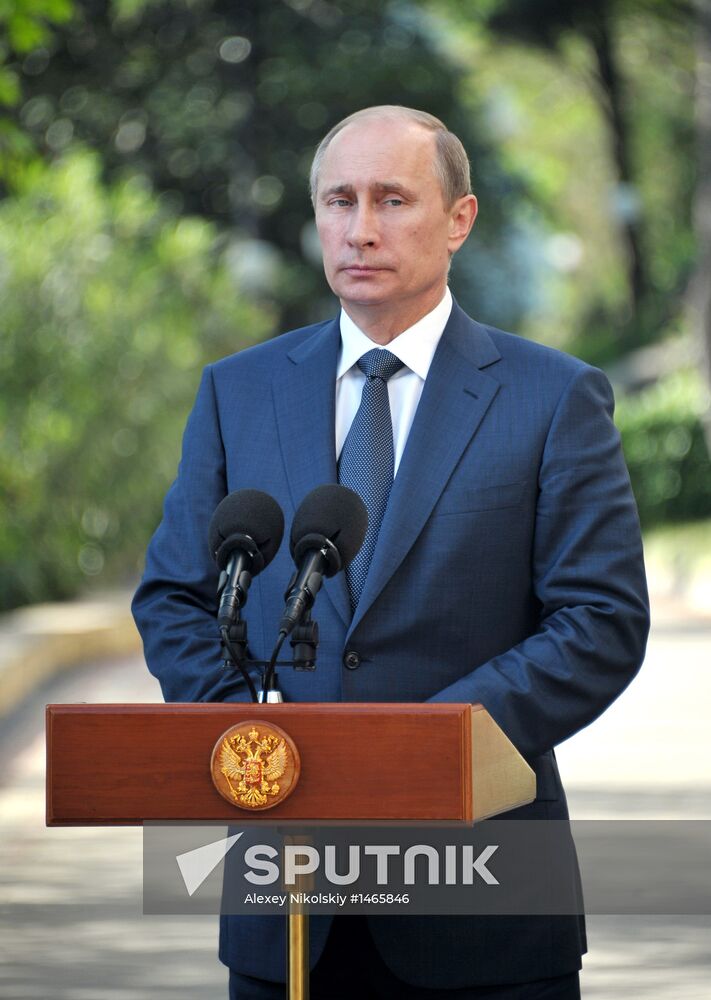 Vladimir Putin meets with David Cameron in Sochi