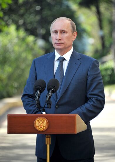 Vladimir Putin meets with David Cameron in Sochi