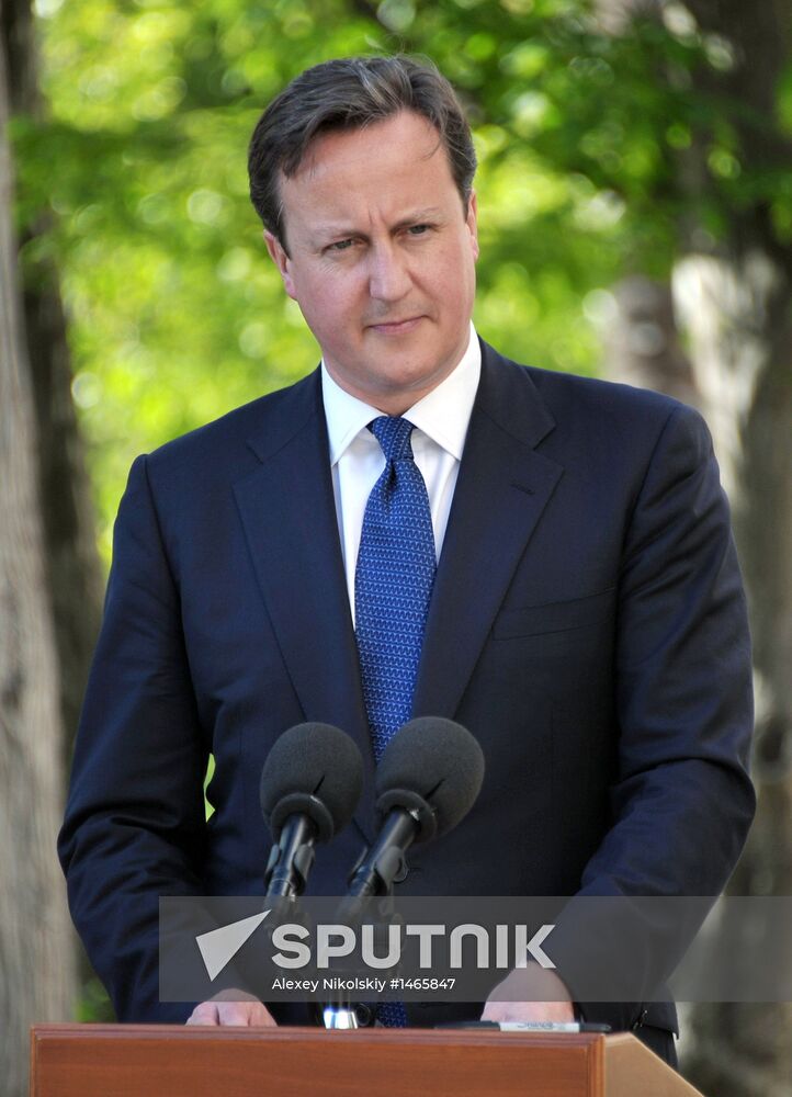 Vladimir Putin meets with David Cameron in Sochi