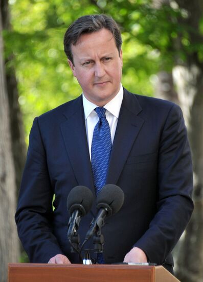 Vladimir Putin meets with David Cameron in Sochi