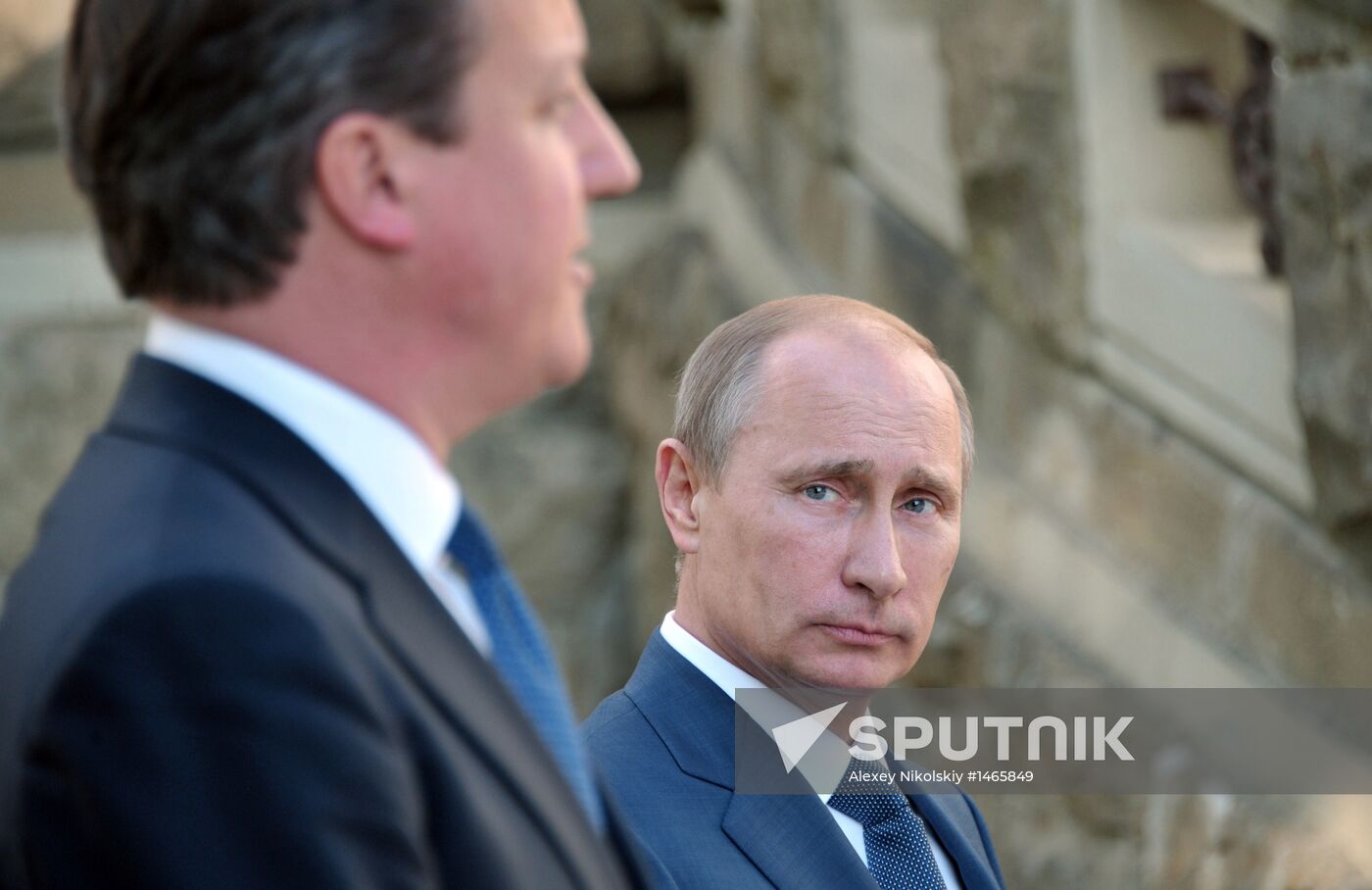 Vladimir Putin meets with David Cameron in Sochi