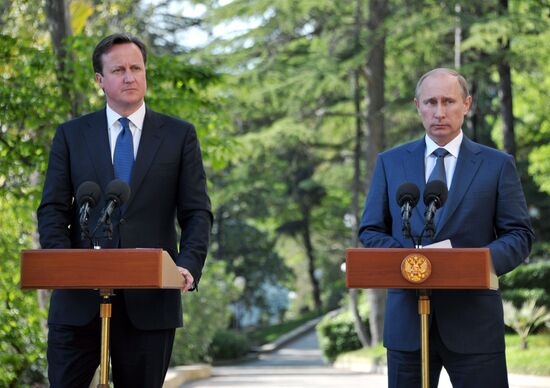 Vladimir Putin meets with David Cameron in Sochi