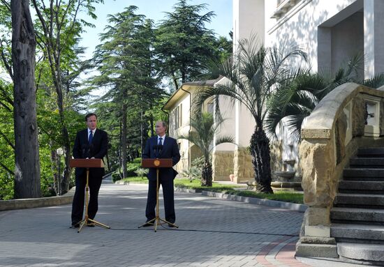 Vladimir Putin meets with David Cameron in Sochi
