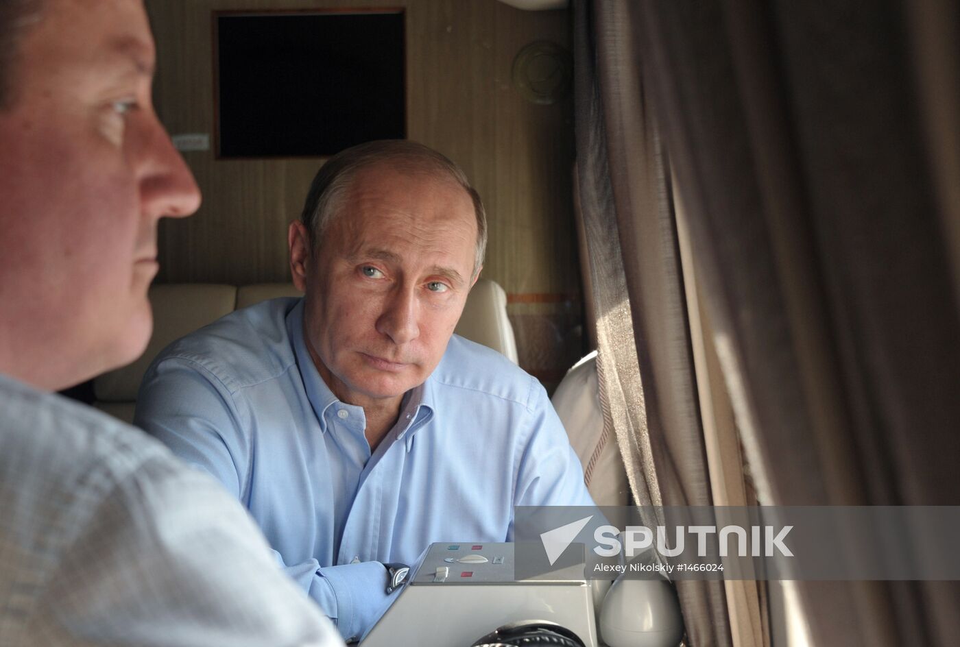 David Cameron and Vladimir Putin view Olympic venues