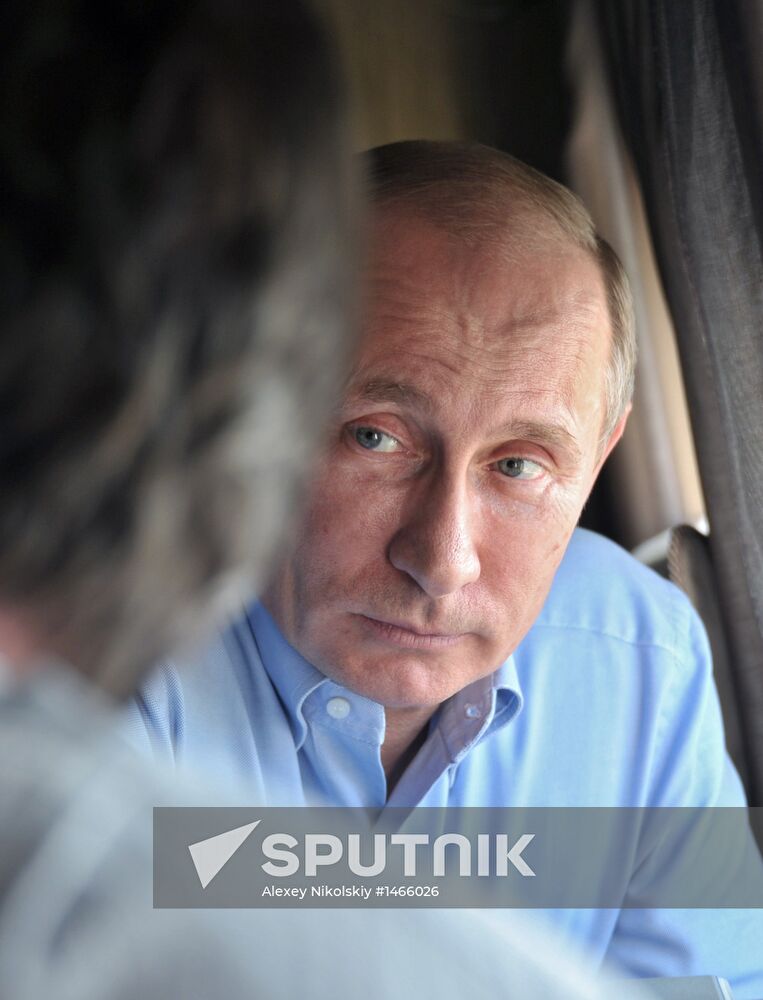 David Cameron and Vladimir Putin view Olympic venues