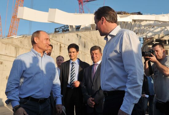 Vladimir Putin and David Cameron visit Fischt Olympic Stadium