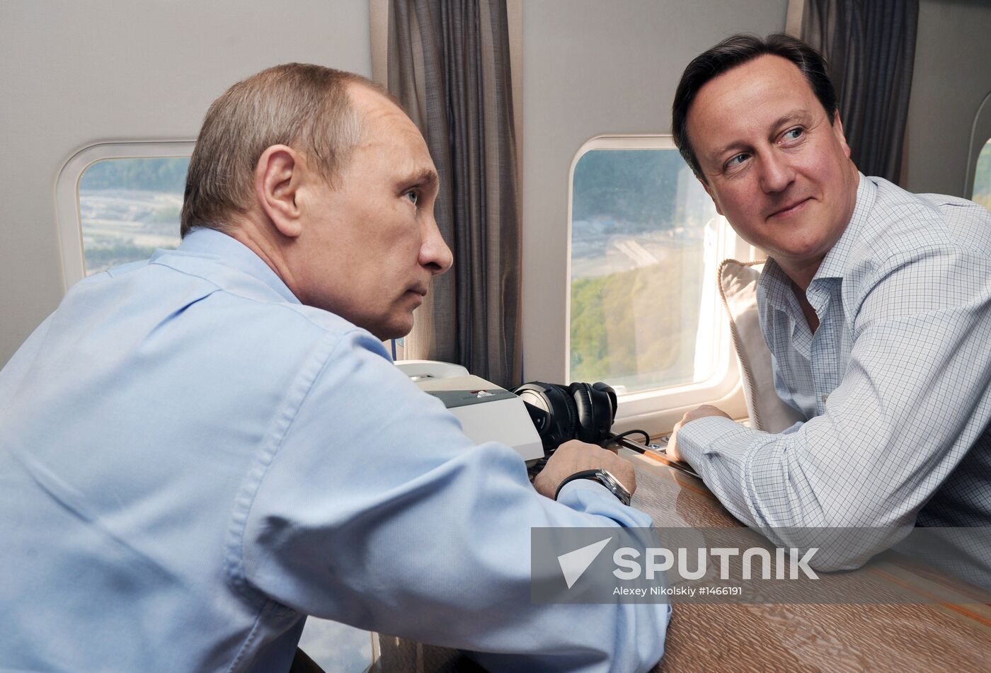 David Cameron and Vladimir Putin view Olympic venues