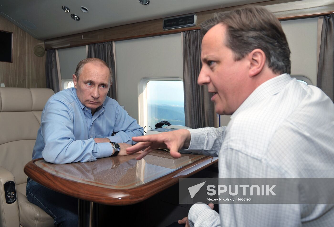 David Cameron and Vladimir Putin view Olympic venues