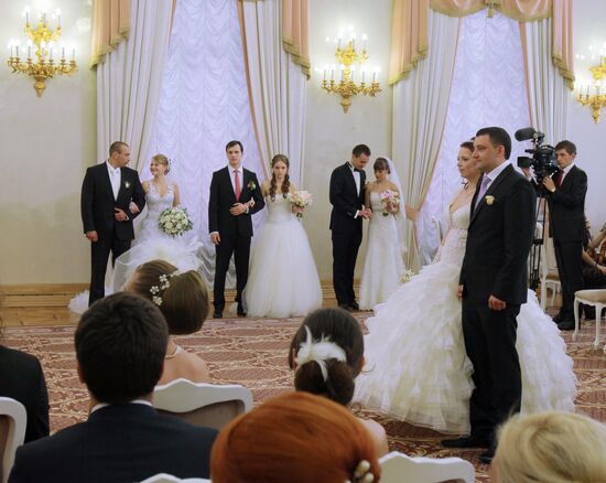 Wedding ceremonies held in Moscow Government building