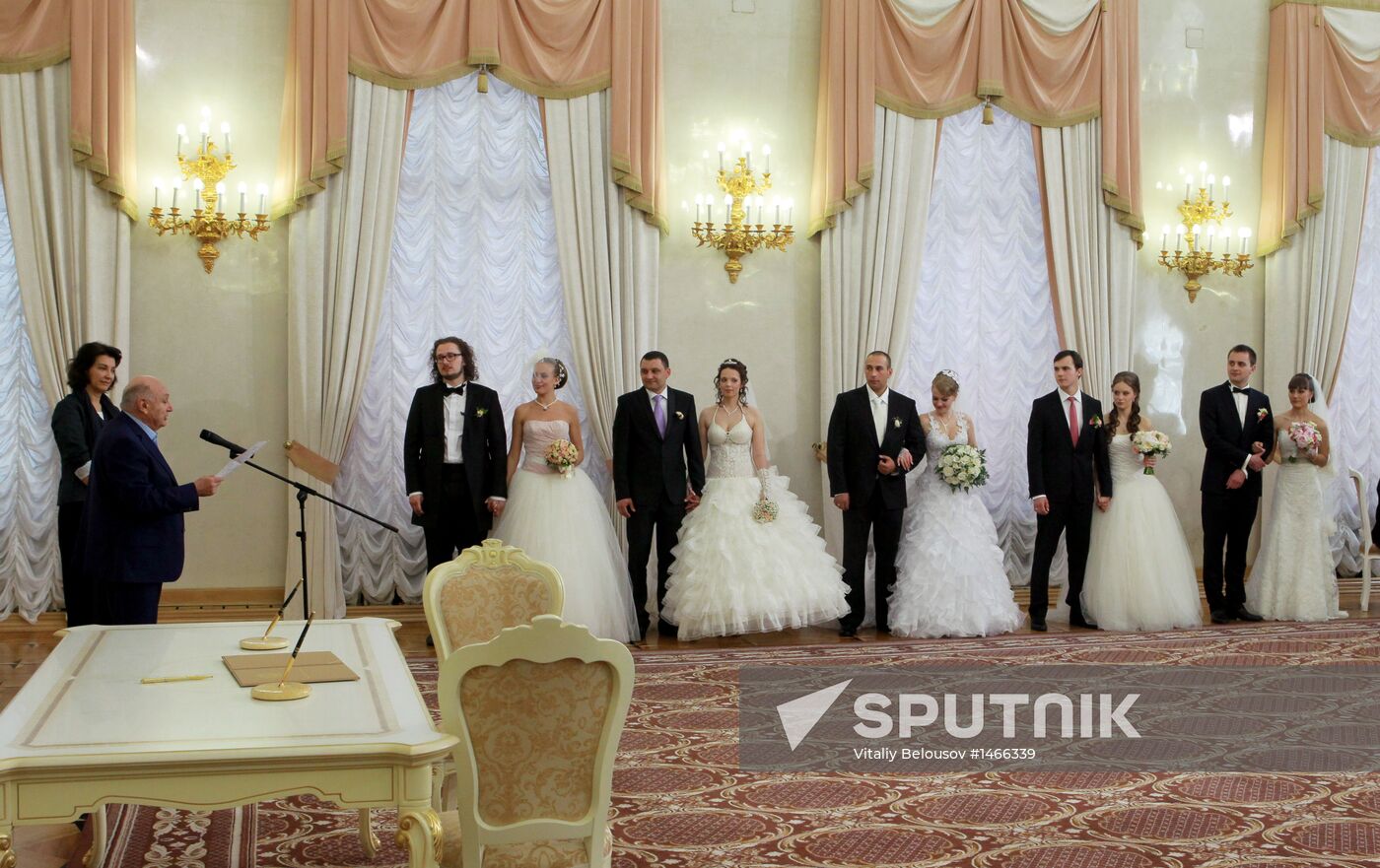 Wedding ceremonies held in Moscow Government building