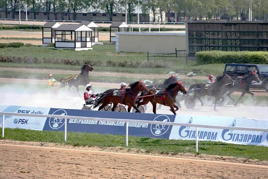 Summer racing season opens at Central Moscow Hippodrome