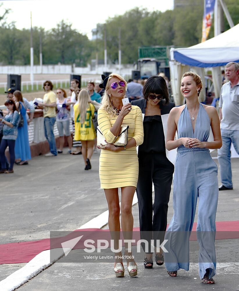 Summer racing season opens at Central Moscow Hippodrome