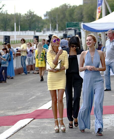 Summer racing season opens at Central Moscow Hippodrome